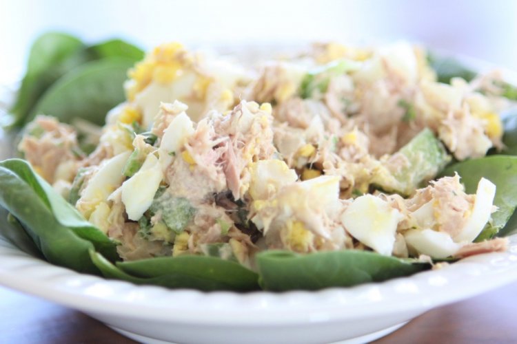 Ensalada proteica de atún y pepino