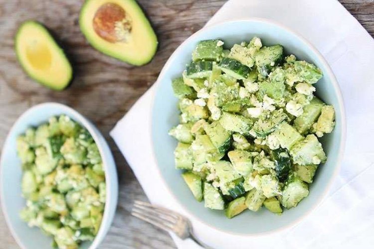 Ensalada proteica de pollo y aguacate