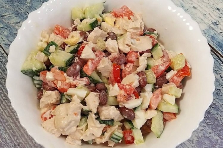 Ensalada proteica de frijoles y pollo
