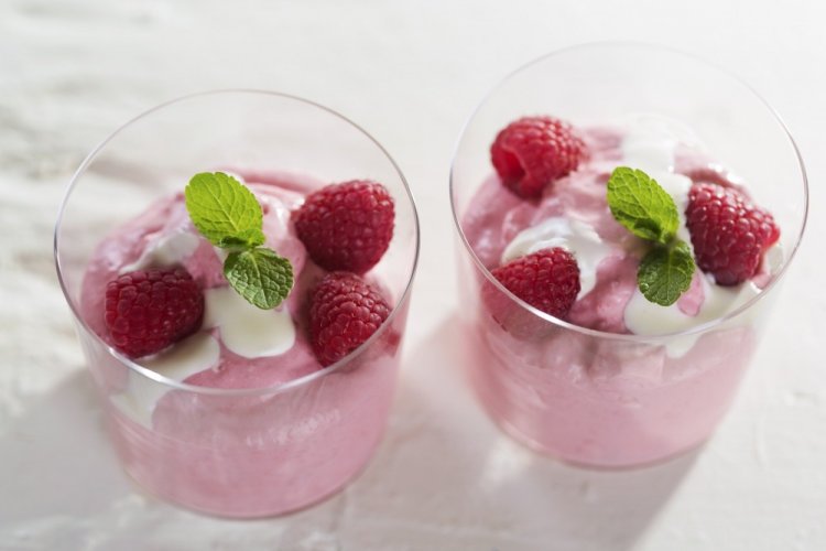 Postre Keto de requesón y frambuesas