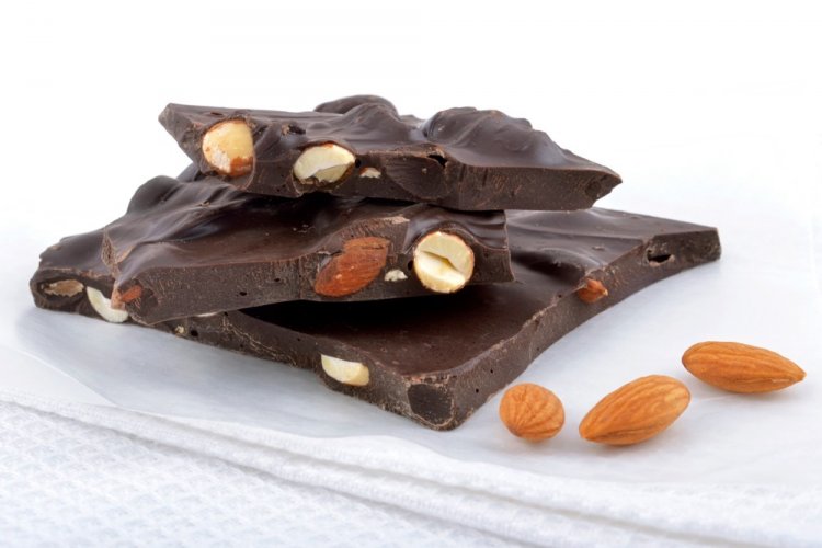 Chocolate Keto con almendras