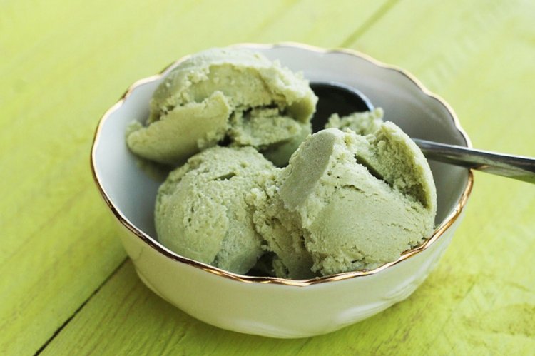 Helado Keto de coco y aguacate