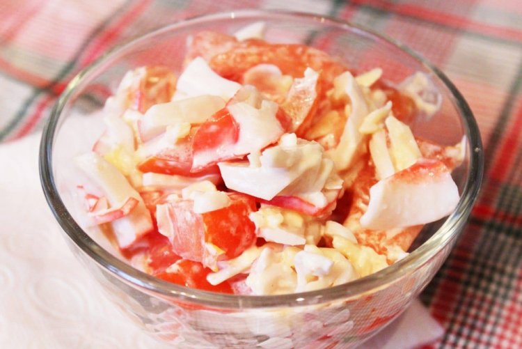 Healthy Crab Stick, Tomato, and Cheese Salad