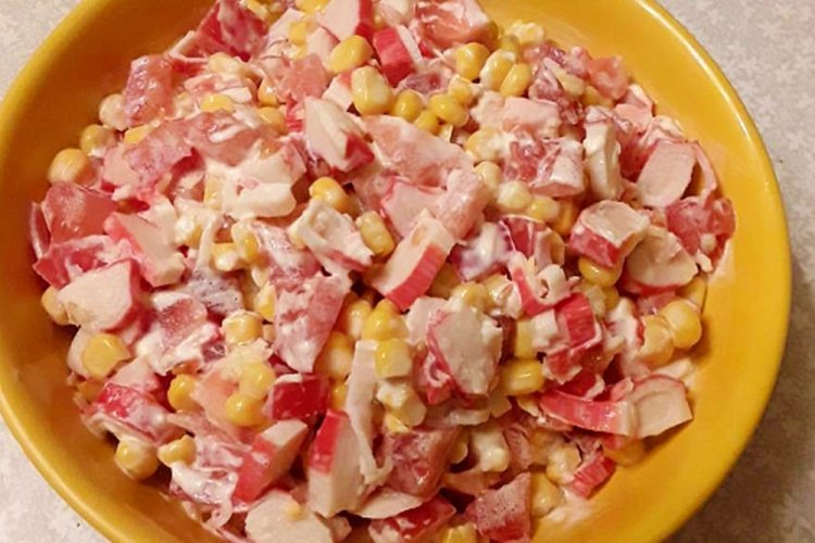 Healthy Crab Stick, Tomato, and Corn Salad