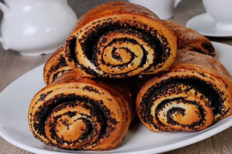 Bollos de amapola con leche