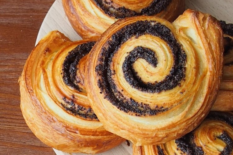Bollos de amapola de hojaldre