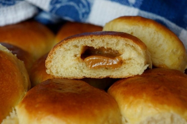 Sweet Buns with Condensed Milk