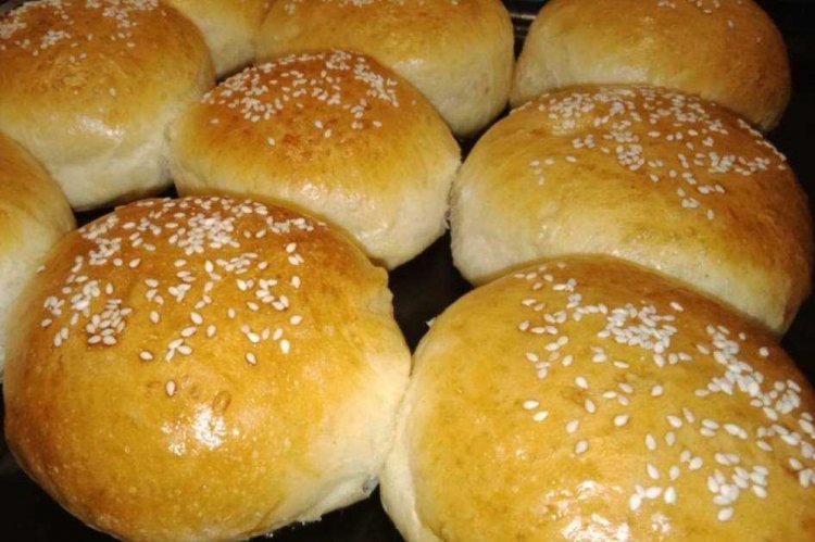 Sweet Buns with Cottage Cheese and Herbs