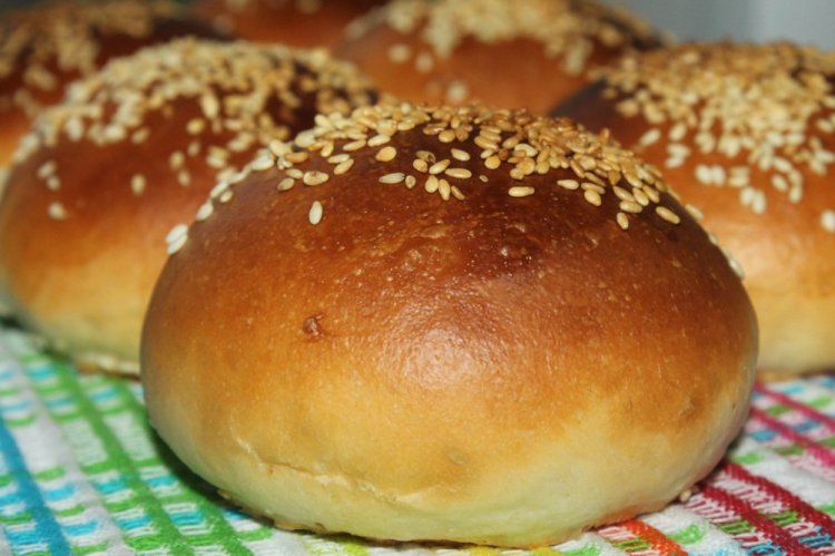 Sweet Buns with Kefir and Dry Yeast