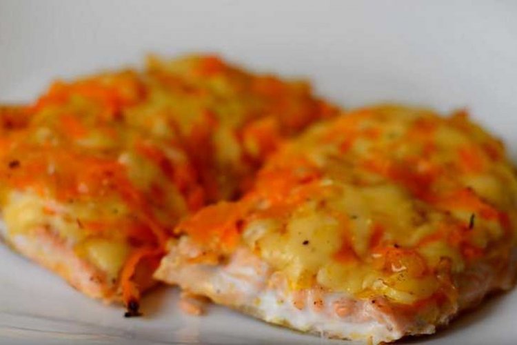 Pink Salmon Steaks with Cheese in the Oven