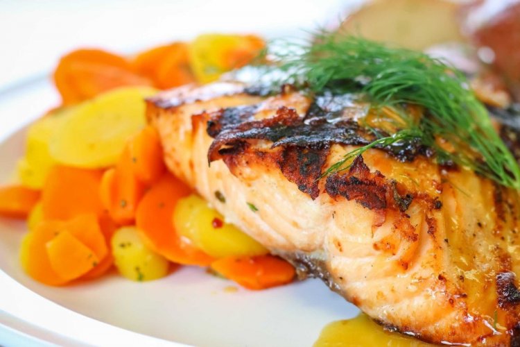 Pink Salmon Steaks with Vegetables in the Oven