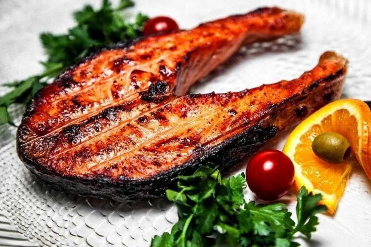 Salmón en adobo de naranja a la parrilla