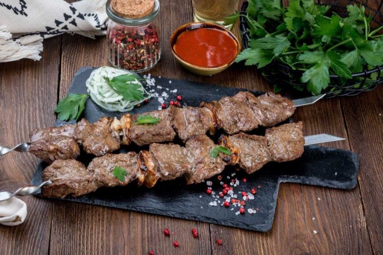 Tender Beef Skewers with Onion and Vinegar