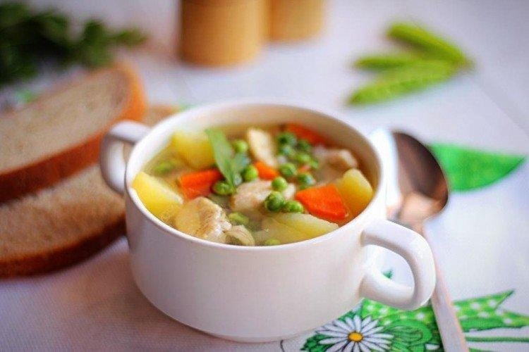 Sopa de pollo de primavera