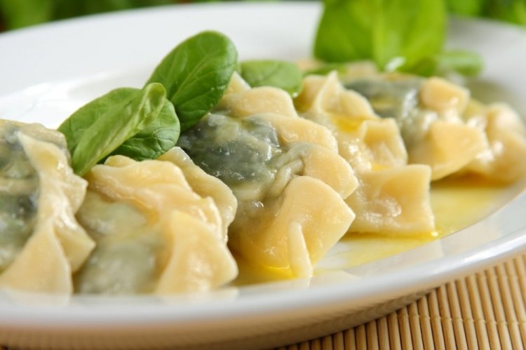 Relleno magro con tofu y espinacas para pelmeni