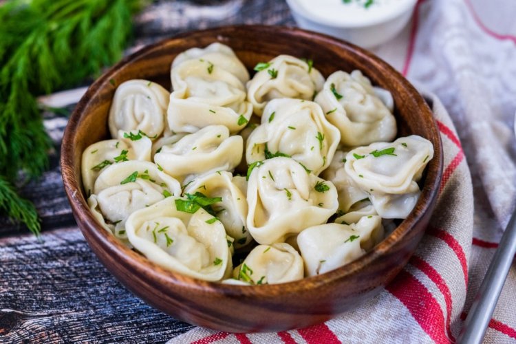 Relleno de pollo y champiñones para pelmeni