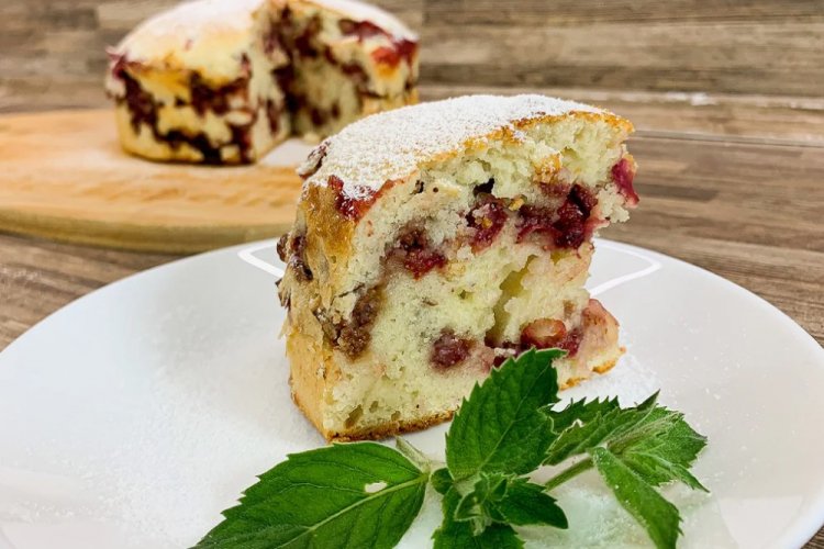 Lean Pour-Over Pie with Berries and Nuts