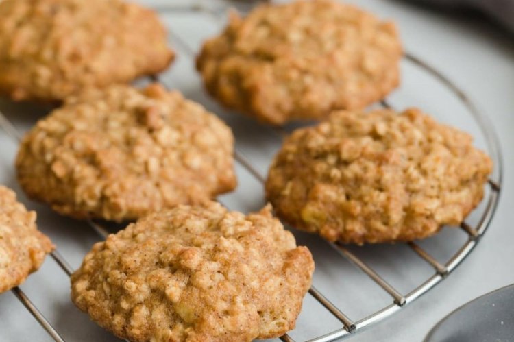 Healthy Oatmeal Cookies with Banana and Dates