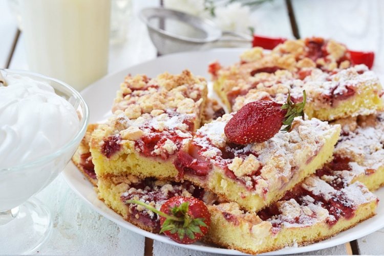 Crumbly Strawberry Pie