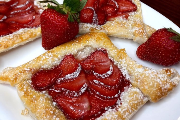 Strawberry Puffs