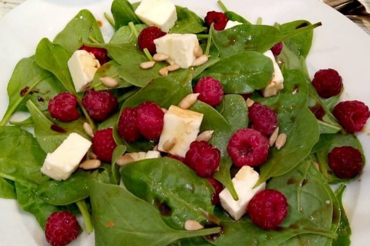Ensalada de Espinacas, Frambuesas y Feta