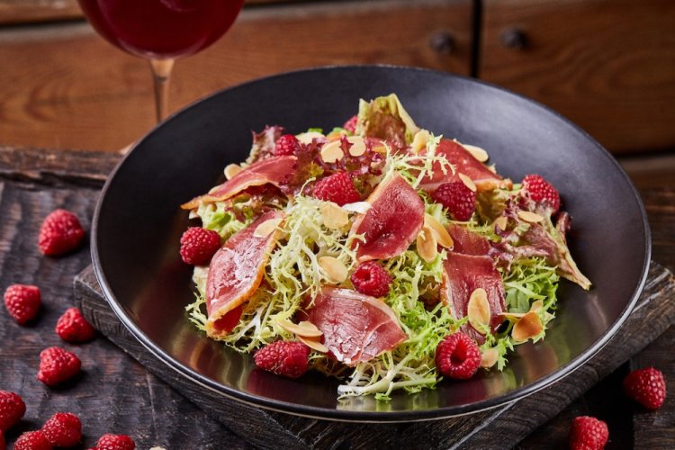 Ensalada de Jamón y Frambuesas