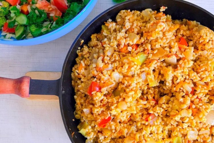 Bulgur con verduras en sartén