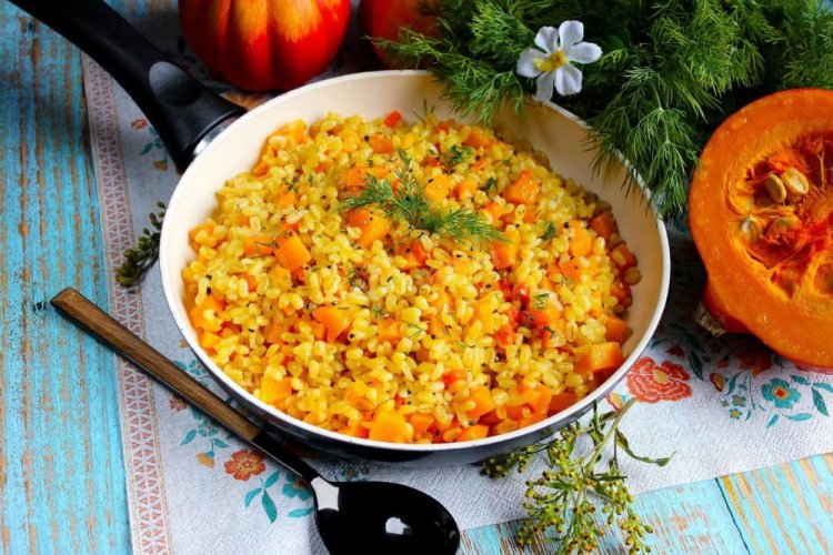 Bulgur con calabaza en sartén