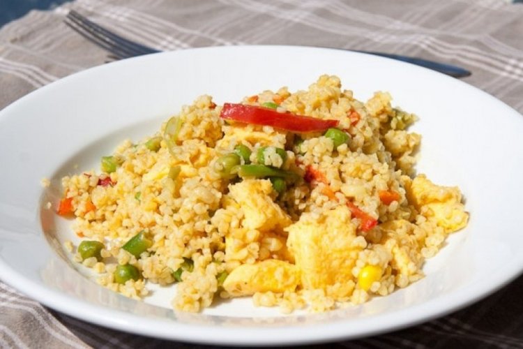 Bulgur con pollo en sartén