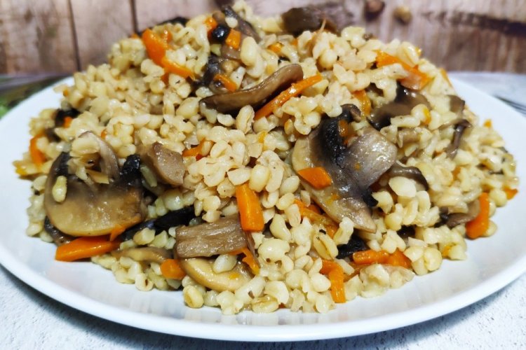 Bulgur con champiñones en sartén