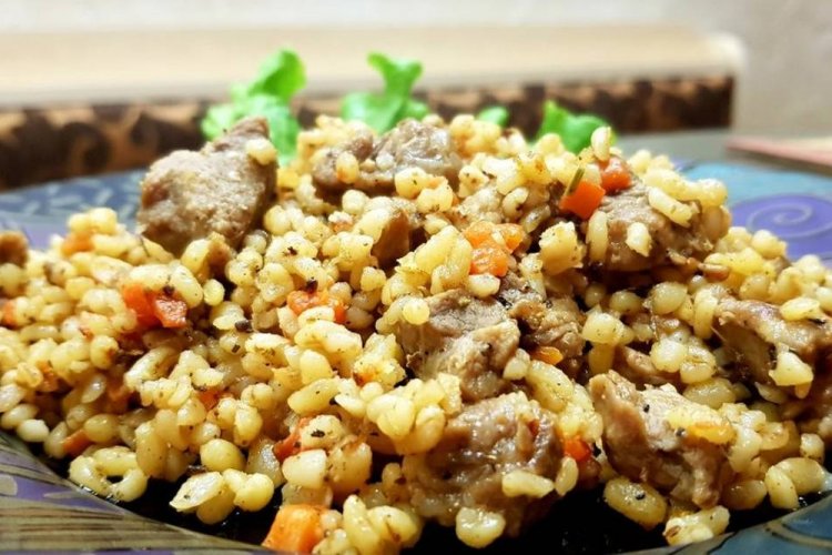 Bulgur con carne en sartén