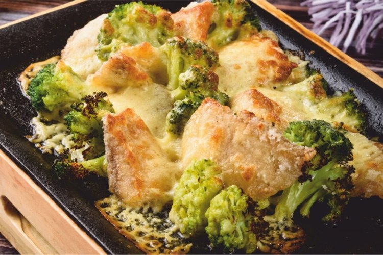 Pollock with Broccoli in Sour Cream