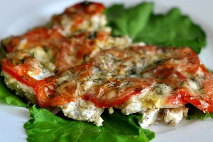 Pollock with Tomatoes in Sour Cream under Cheese