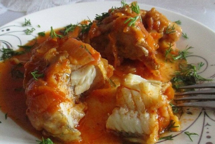 Pollock in Sour Cream with Tomato