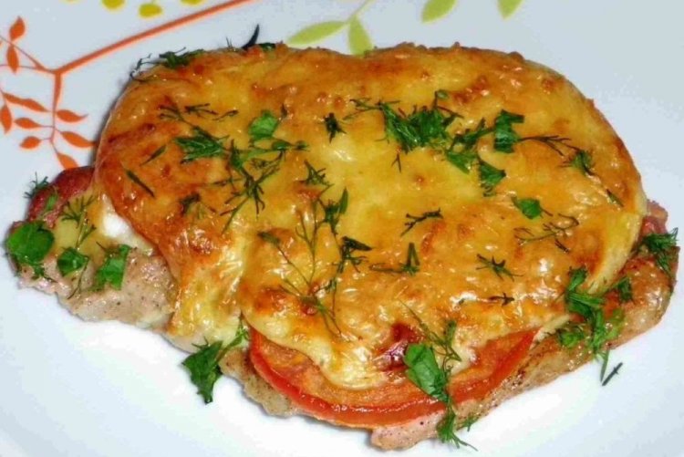 Pork Chops with Mushrooms and Tomatoes in the Oven