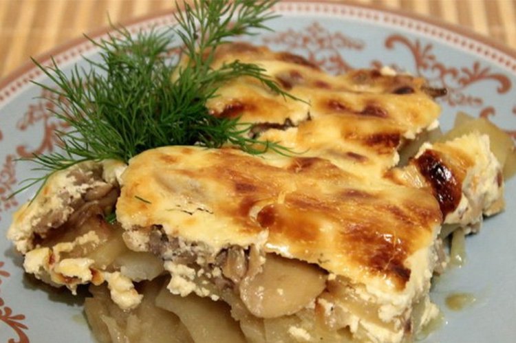 Pork with Potatoes and Mushrooms in the Oven