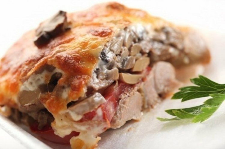 Pork with Mushrooms and Tomatoes in Cream Sauce