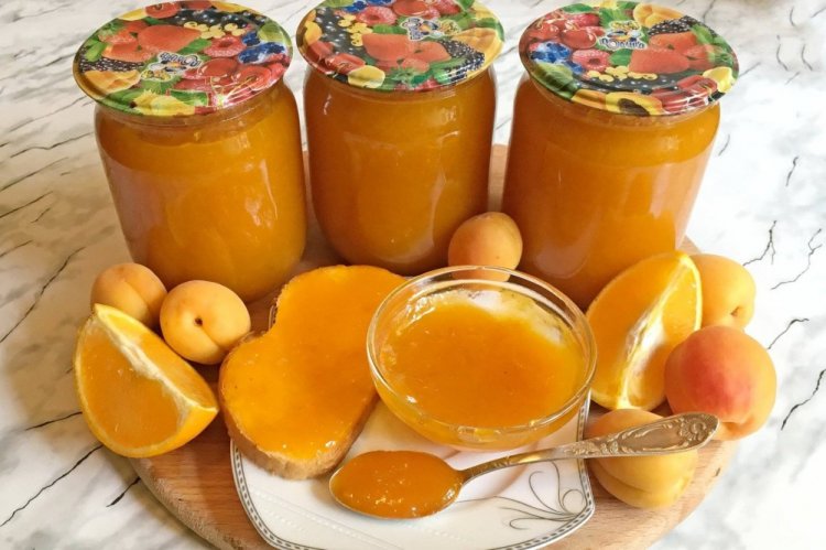 Mermelada de albaricoque con naranjas