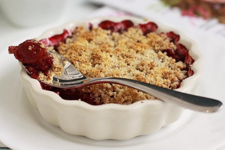 Cherry Crumble