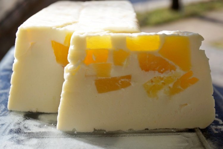Gelatina con leche condensada y piña
