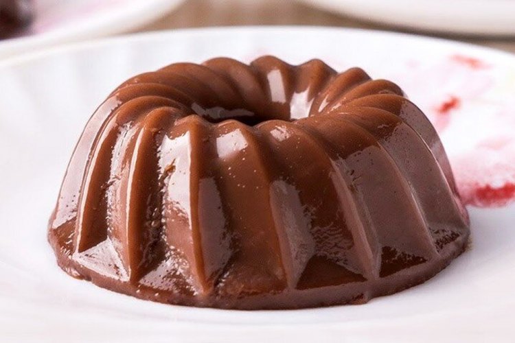 Gelatina de chocolate con leche de coco
