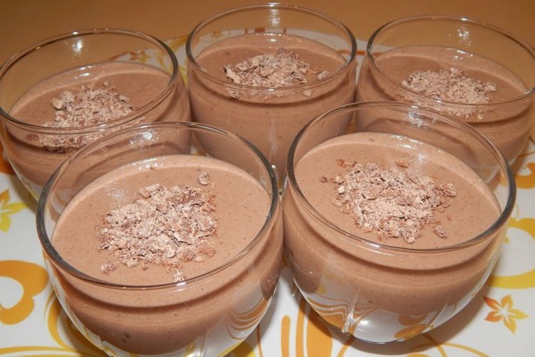 Postre de ryazhenka con plátano y gelatina