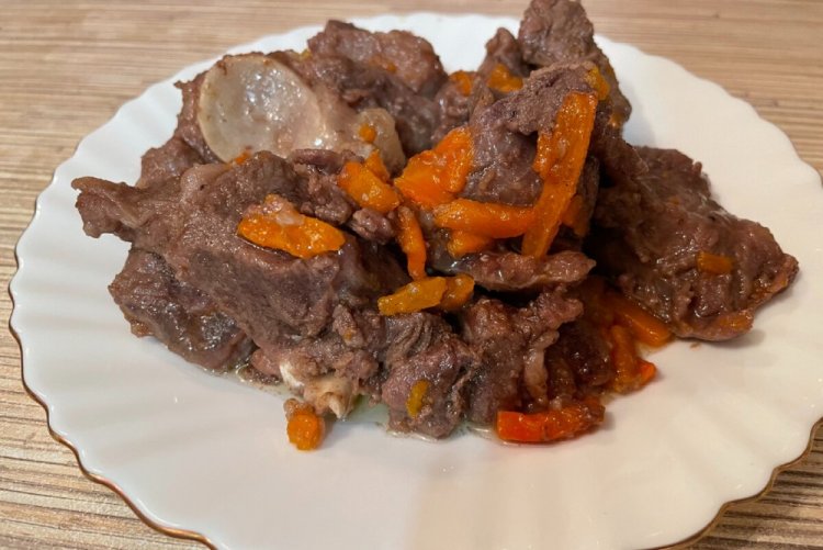 Lamb Braised with Onions and Carrots