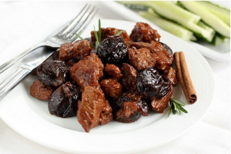 Lamb Braised with Prunes