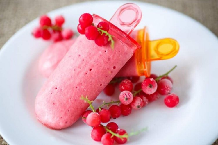 Helado de grosella roja y yogur
