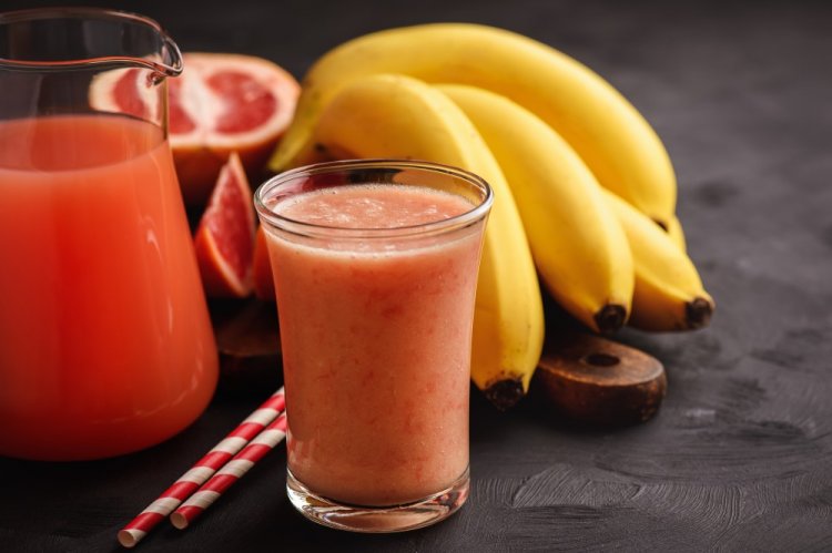 Smoothie con zumo de pomelo y grosella roja