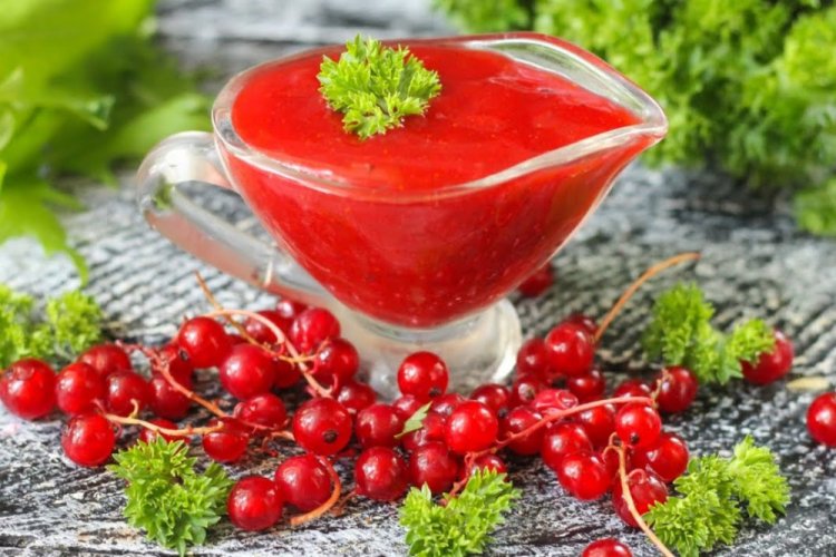 Salsa de grosella roja para el invierno