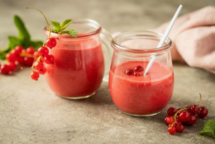 Mousse de grosella negra y roja con sémola