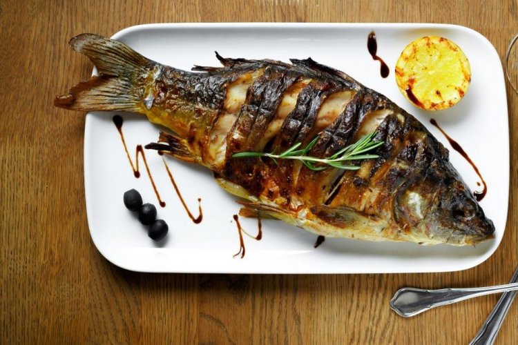 Grilled Carp with Lemon Juice and Pepper