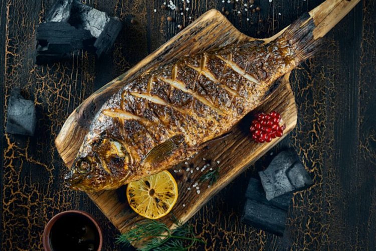 Grilled Carp with Onion and Lemon